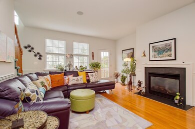 03_10SandraCt_1_LivingRoom_HiRes