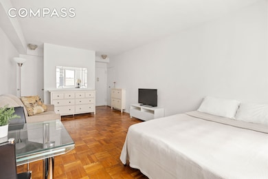 310 E 49th St unit 7B, New York, NY 10017 - photo 2
