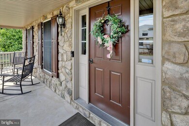 321 E Appletree Aly, Mount Joy, PA 17552 - photo 2