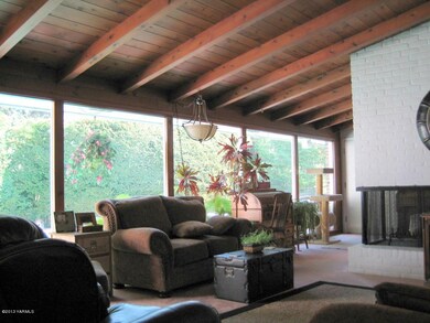 Warm & Inviting Living Room
