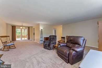 1224 Woodmere Dr unit 2, Pottstown, PA 19464 - photo 3