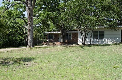 524 Hurstview Dr, Hurst, TX 76053 - photo 2