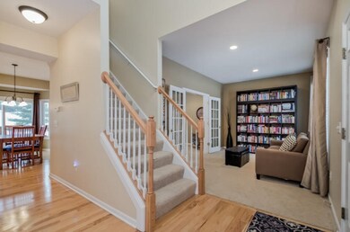 004-Foyer-1413015-mls