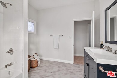 2015 Buckingham Rd, Los Angeles, CA 90016 - photo 5