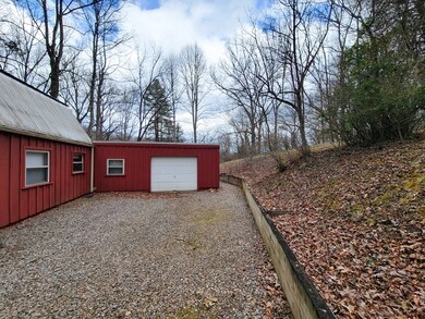 Level Grounds / Single Car Garage