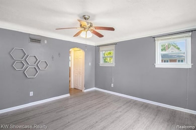 25861 Powers Ave, Dearborn Heights, MI 48125 - photo 4