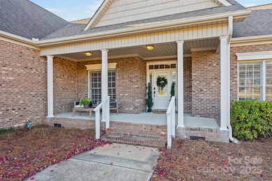 310 Clarendon Estates Dr, Clover, SC 29710 - photo 5