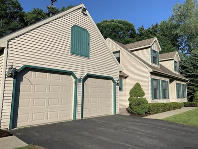 10 Conestoga Dr, Slingerlands, NY 12159 - photo 2