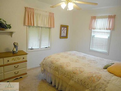 2411 Chatham Rd, Lansing, MI 48910 - photo 7