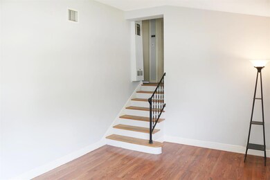 1612 Osborne Cir-Living Room