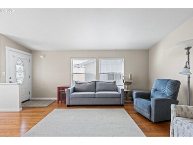 Living Room/Entrance