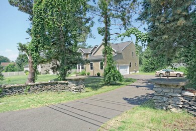 147 Maxwell Rd, Colonie, NY 12211 - photo 4