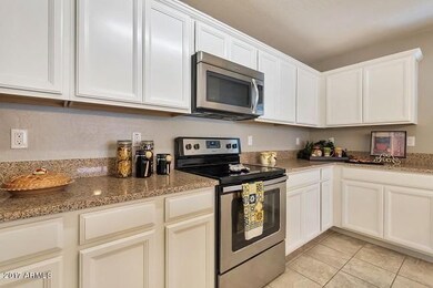 PRETTY KITCHEN