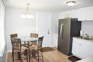 100 Siesta Rd, Carpentersville, IL 60110 - photo 2