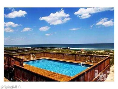 Swimming Pool/Hot Tub/Sauna. Oceanfront Swimming Pool