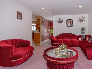 114 Photine Dr, Lowell, MA 01854 - photo 5