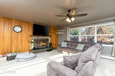 26-Living Room 20200730-DW-5431