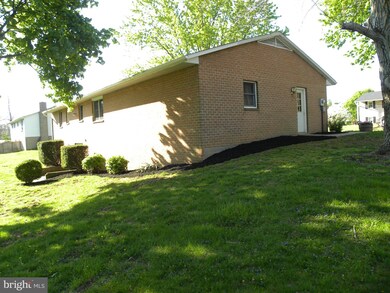 18124 Clearway Dr, Hagerstown, MD 21740 - photo 6