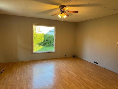 262 W Myrtle St, Herscher, IL 60941 - photo 6