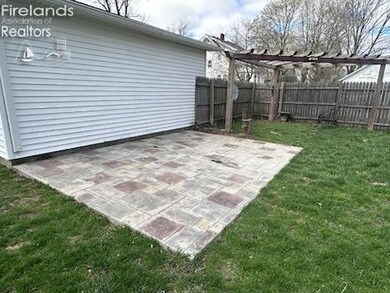 208 W 9th St, Genoa, OH 43430 - photo 6