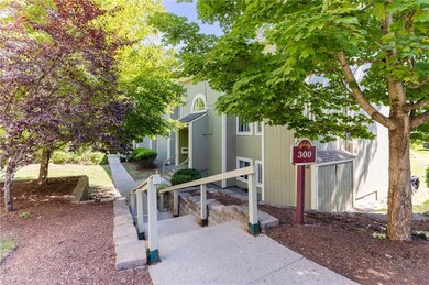 400 New River Rd unit 311, Manville, RI 02838 - photo 2