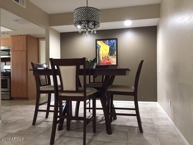 433 E 7th Pl -kithen dining
