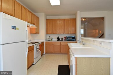 2597 Logan Wood Dr, Herndon, VA 20171 - photo 2