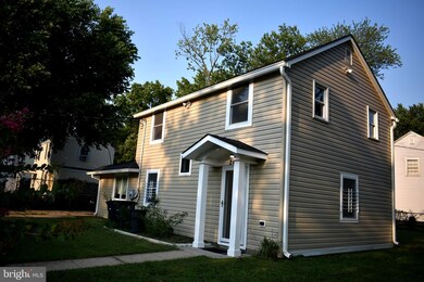 2401 Kent Village Dr, Hyattsville, MD 20785 - photo 2