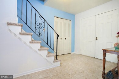 989 Wayfield Dr, Norristown, PA 19403 - photo 2