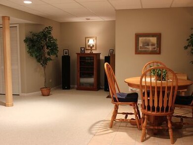 107 Pine Hill Dr, North Aurora, IL 60542 - photo 3