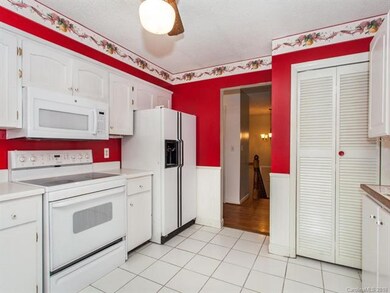 9 Moody Rd, Asheville, NC 28806 - photo 5