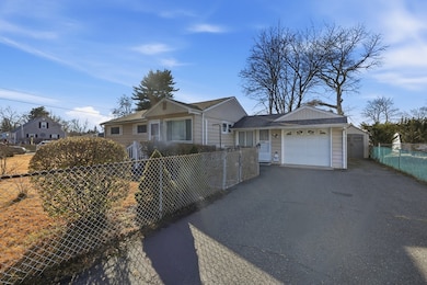 744 Bradley Rd, Springfield, MA 01109 - photo 2