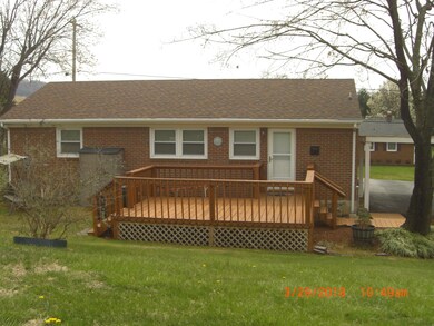 Large Deck for Summer Cookouts