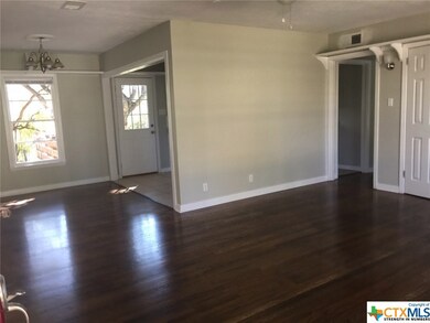 138 E Hillcrest Dr, San Marcos, TX 78666 - photo 2