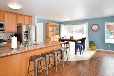 Kitchen & Dining