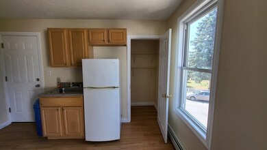 942 Lakeview Ave unit 2nd Rear, Lowell, MA 01850 - photo 6