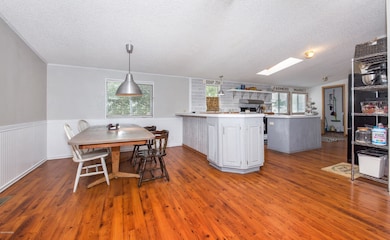 005_Dining Area And Kitchen