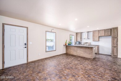 5-web-or-mls-1020 W Bridle Path Ln (05)