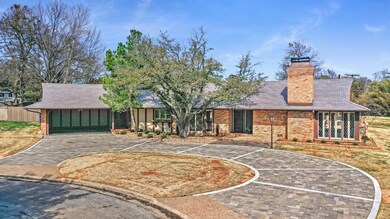 In the era of great entertainers, Donald Mayes flourished with his mid-century modern ranch designs.