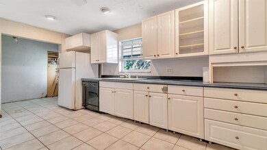 Kitchen (1)