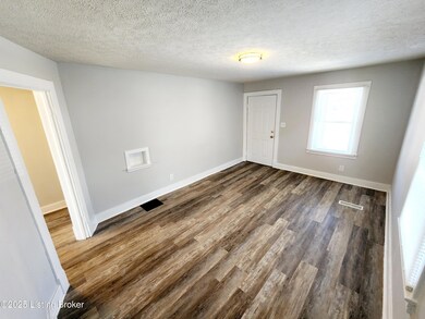 01-1 LIVING ROOM