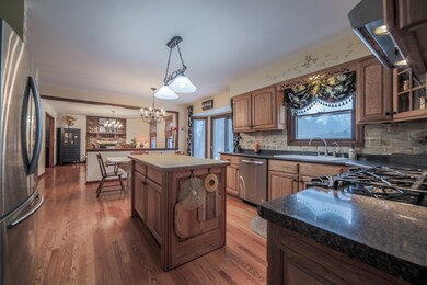 23233 Rebecca Ct, Naperville, IL 60564 - photo 3