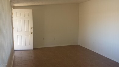 2851 - Living Room2