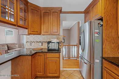 19 Oakland Ave, Schenectady, NY 12302 - photo 5