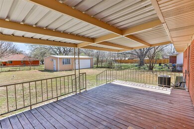 1312 Magnolia St, Gainesville, TX 76240 - photo 5