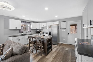 18086 E 570 Rd, Colcord, OK 74338 - photo 7