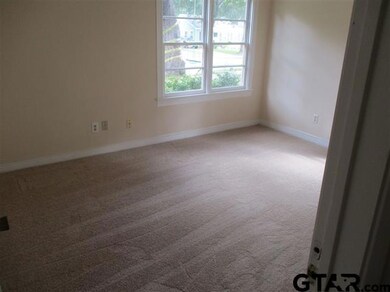 620 620 Layton, Kilgore, TX 75662 - photo 3