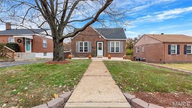 431 Kingston Dr, Saint Louis, MO 63125 - photo 3