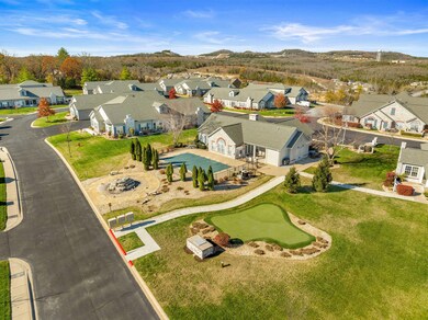 Clubhouse, Putting Green & Pool