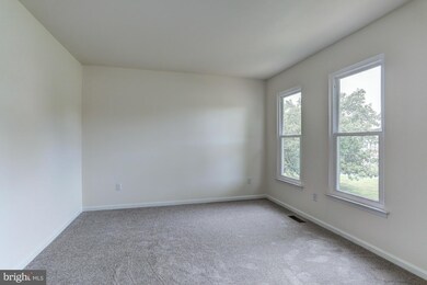 18845 Beaten Path Ct, Triangle, VA 22172 - photo 5